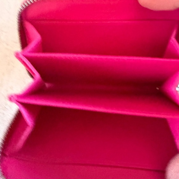 Coach Essential Small Zip Around Card Case with Pillow Quilting Dragonfruit Pink - Picture 7 of 12